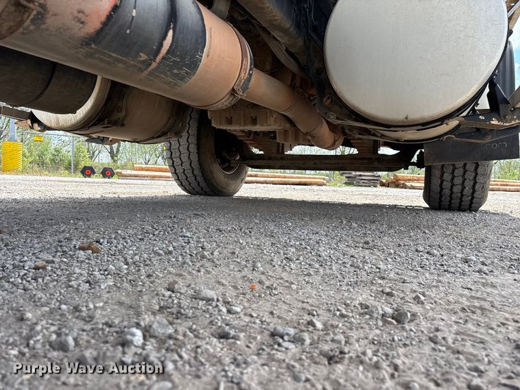 image for item FG0245 2004 Sterling L8500 Series bucket truck