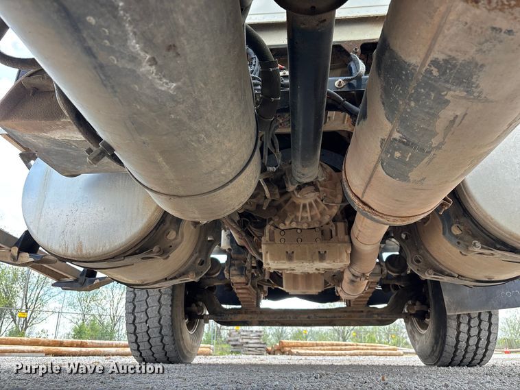 image for item FG0245 2004 Sterling L8500 Series bucket truck