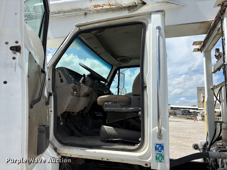 image for item FG0245 2004 Sterling L8500 Series bucket truck