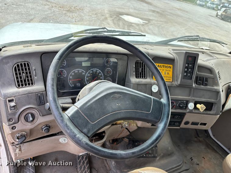 image for item FG0245 2004 Sterling L8500 Series bucket truck