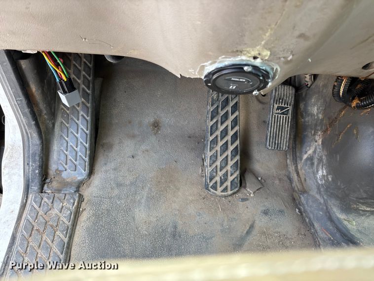 image for item FG0245 2004 Sterling L8500 Series bucket truck