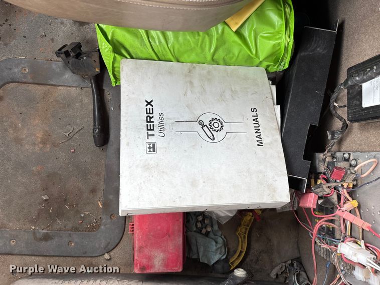 image for item FG0245 2004 Sterling L8500 Series bucket truck