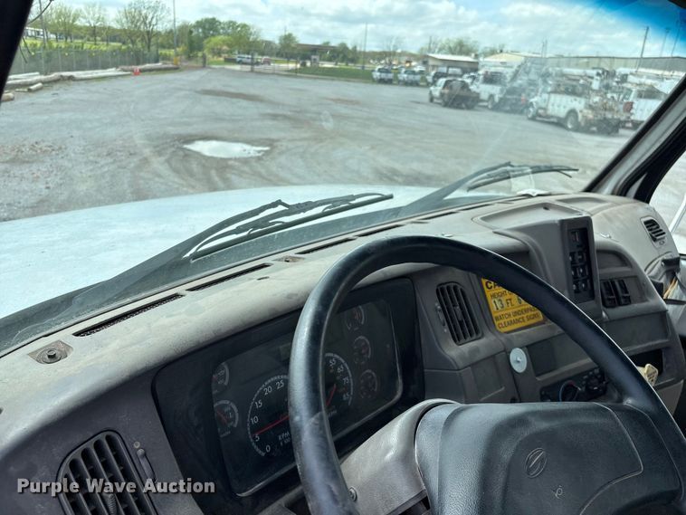 image for item FG0245 2004 Sterling L8500 Series bucket truck