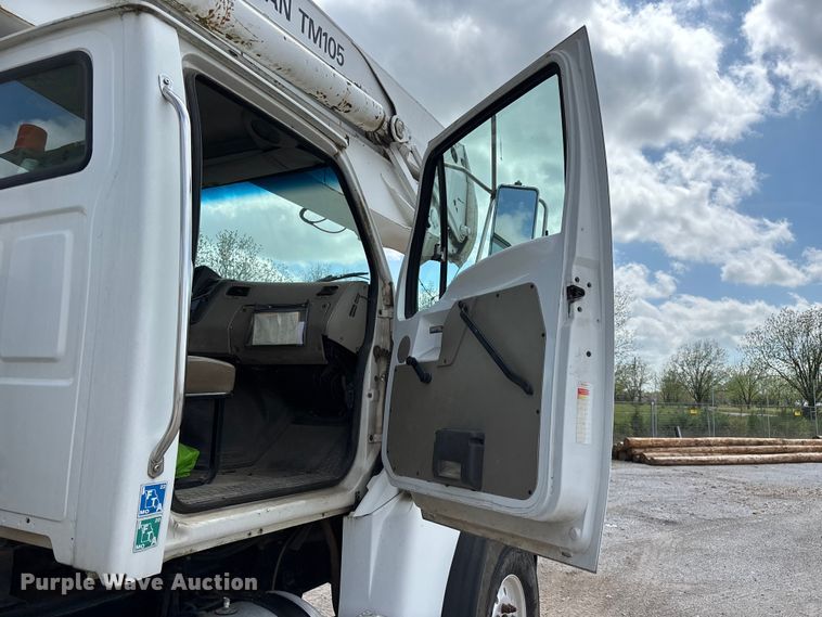 image for item FG0245 2004 Sterling L8500 Series bucket truck