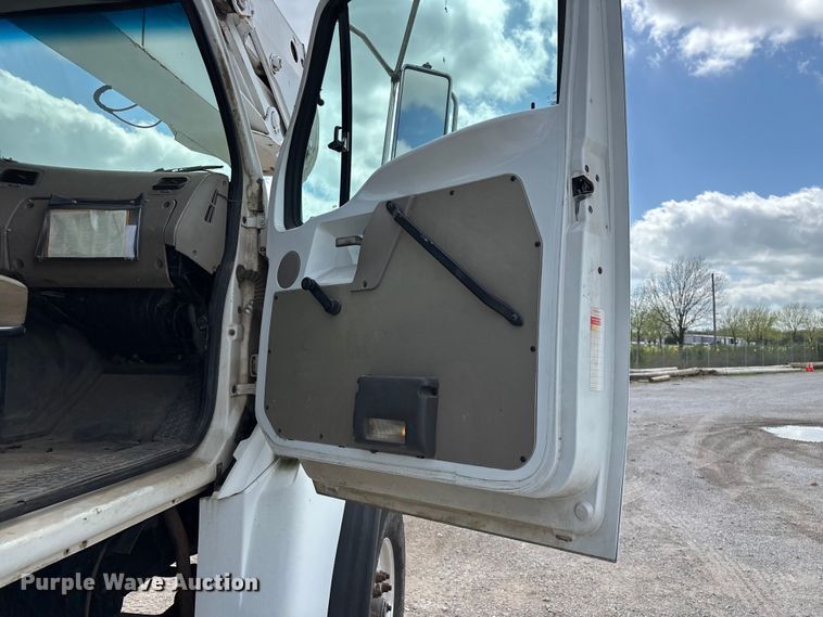 image for item FG0245 2004 Sterling L8500 Series bucket truck