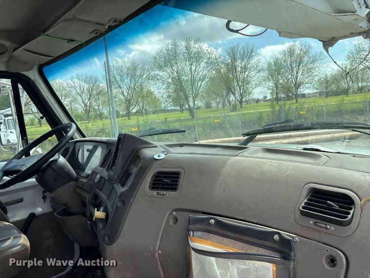 image for item FG0245 2004 Sterling L8500 Series bucket truck