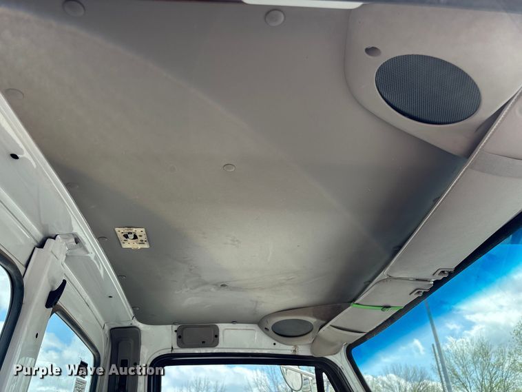 image for item FG0245 2004 Sterling L8500 Series bucket truck