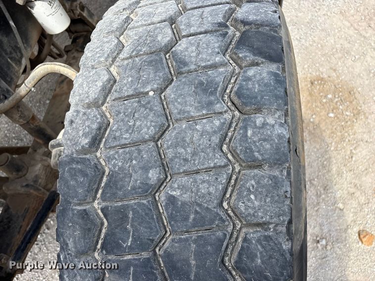 image for item FG0245 2004 Sterling L8500 Series bucket truck