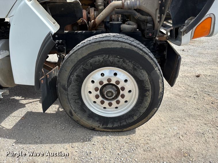 image for item FG0245 2004 Sterling L8500 Series bucket truck