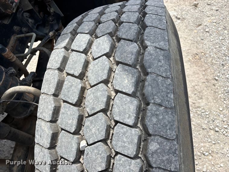 image for item FG0245 2004 Sterling L8500 Series bucket truck