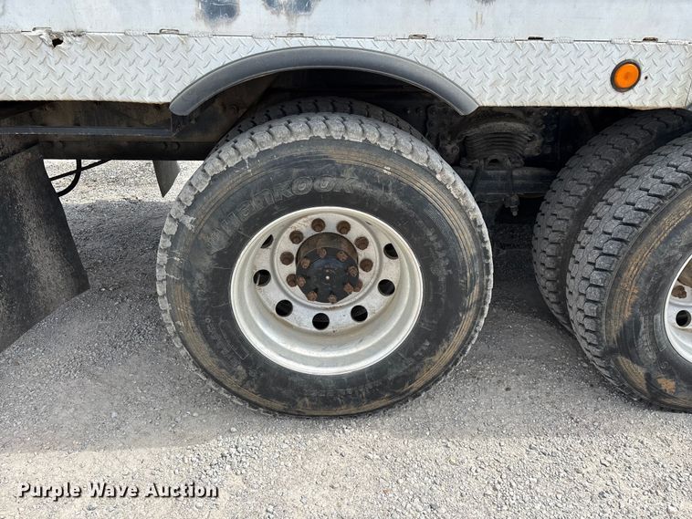 image for item FG0245 2004 Sterling L8500 Series bucket truck