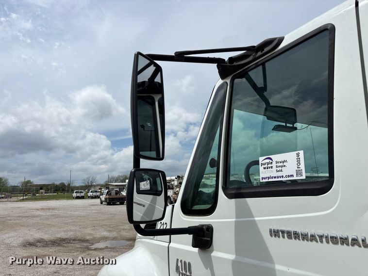 image for item FG0246 2007 International 4100 utility / service truck