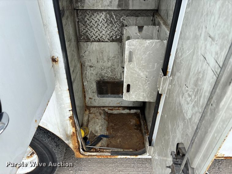 image for item FG0246 2007 International 4100 utility / service truck