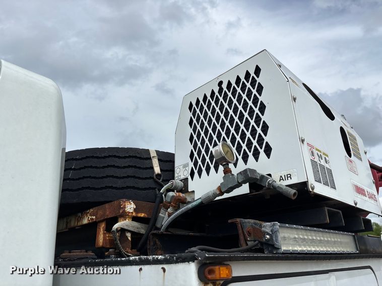 image for item FG0246 2007 International 4100 utility / service truck