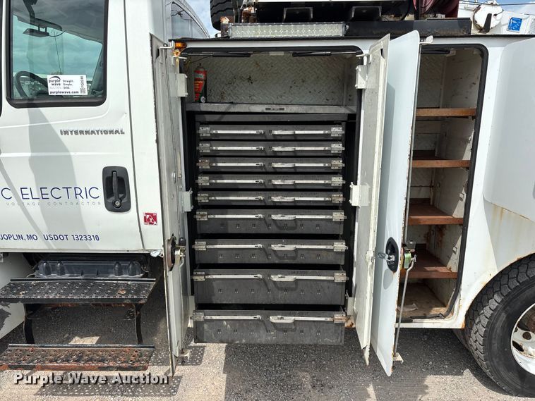 image for item FG0246 2007 International 4100 utility / service truck