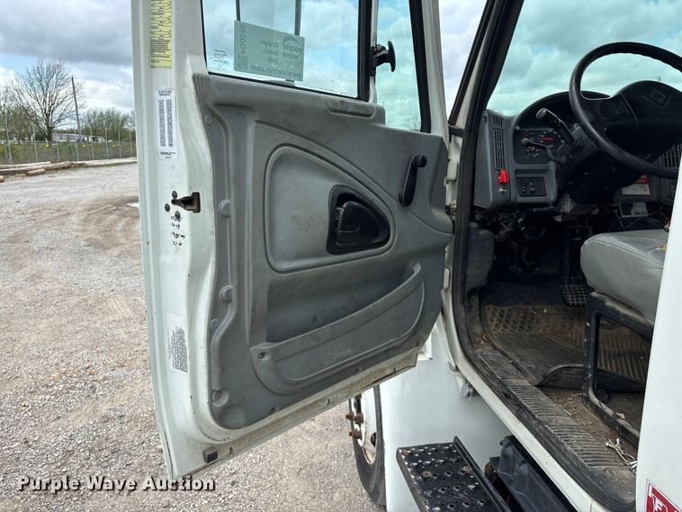 image for item FG0246 2007 International 4100 utility / service truck