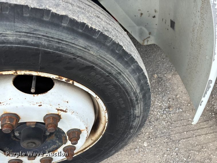 image for item FG0246 2007 International 4100 utility / service truck