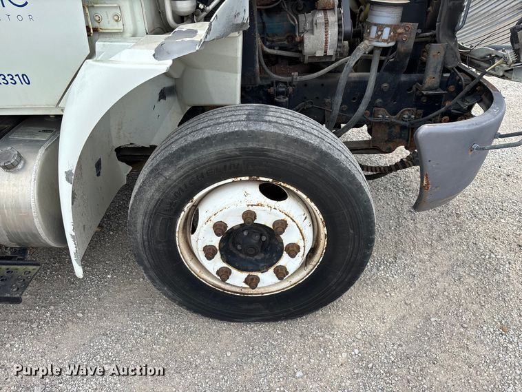 image for item FG0246 2007 International 4100 utility / service truck