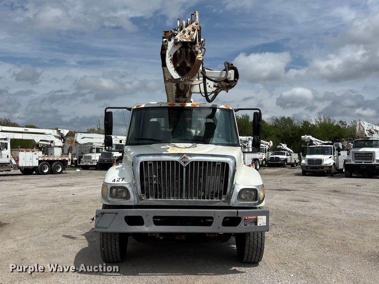 image for item FG0247 2003 International 7400 digger derrick truck