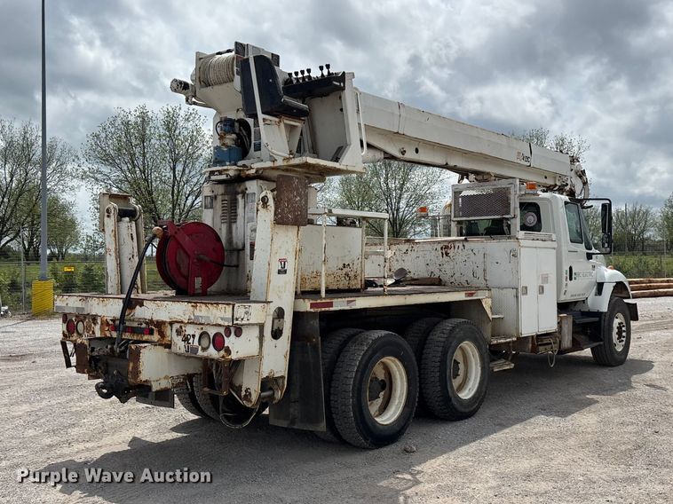 image for item FG0247 2003 International 7400 digger derrick truck