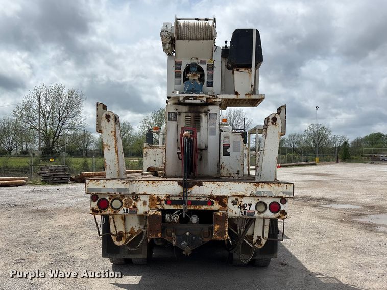 image for item FG0247 2003 International 7400 digger derrick truck