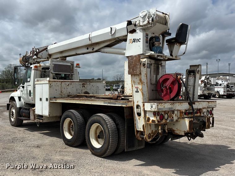 image for item FG0247 2003 International 7400 digger derrick truck