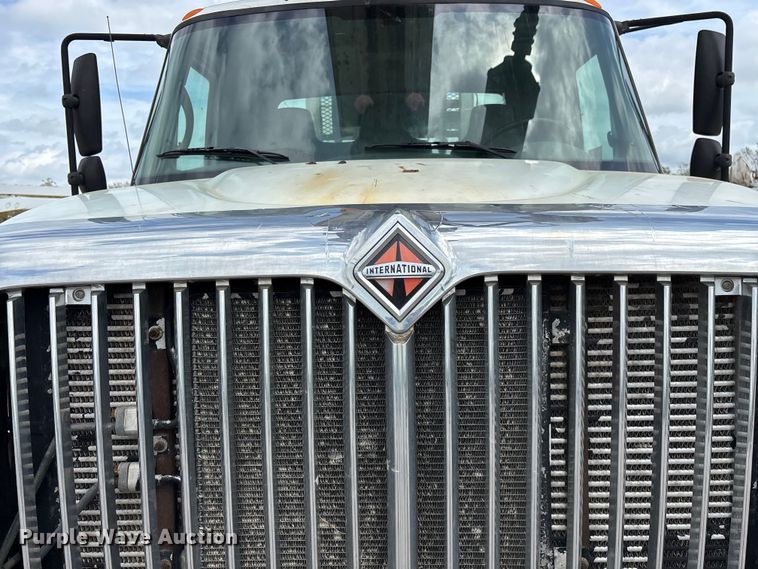 image for item FG0247 2003 International 7400 digger derrick truck