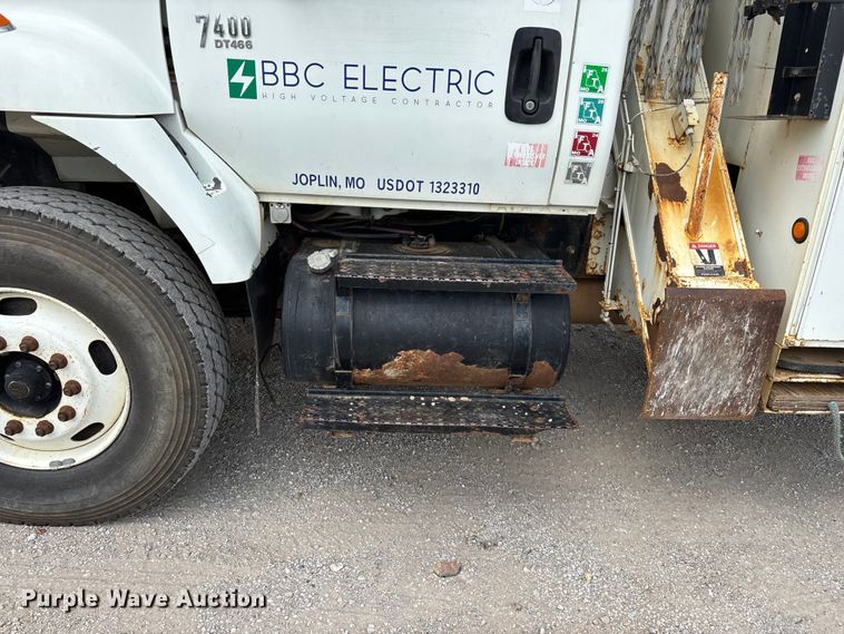 image for item FG0247 2003 International 7400 digger derrick truck