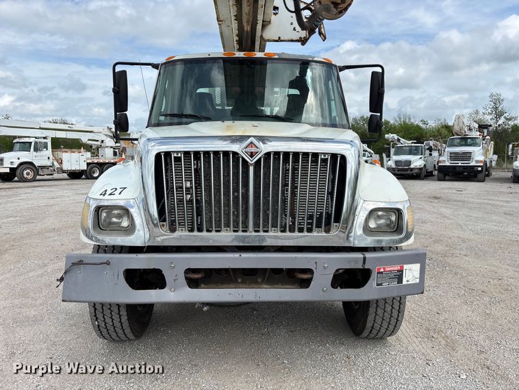 image for item FG0247 2003 International 7400 digger derrick truck