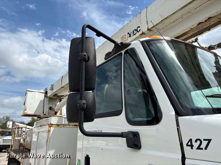 image for item FG0247 2003 International 7400 digger derrick truck