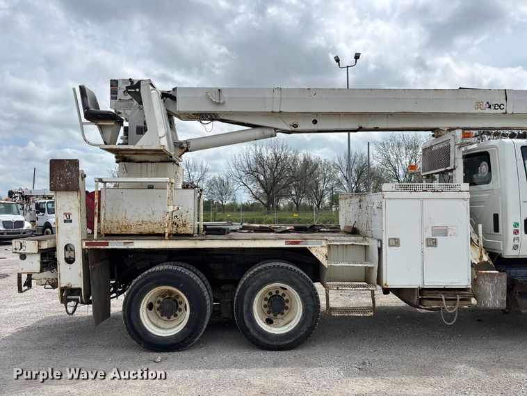 image for item FG0247 2003 International 7400 digger derrick truck