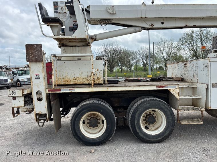image for item FG0247 2003 International 7400 digger derrick truck