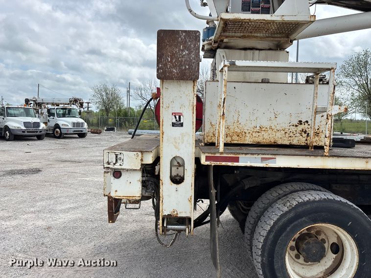 image for item FG0247 2003 International 7400 digger derrick truck