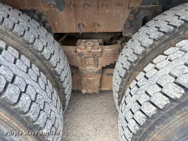 image for item FG0247 2003 International 7400 digger derrick truck