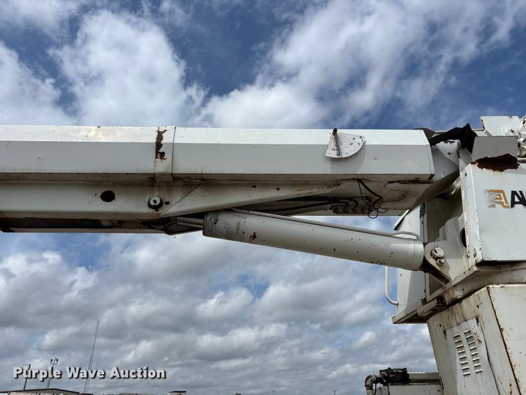 image for item FG0247 2003 International 7400 digger derrick truck