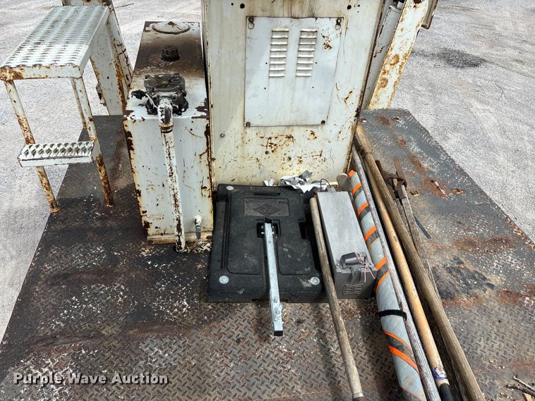 image for item FG0247 2003 International 7400 digger derrick truck