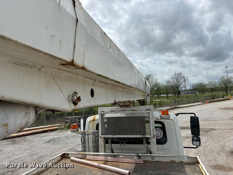 image for item FG0247 2003 International 7400 digger derrick truck