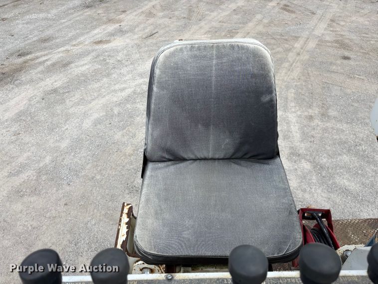 image for item FG0247 2003 International 7400 digger derrick truck