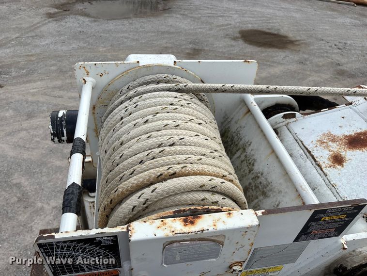 image for item FG0247 2003 International 7400 digger derrick truck