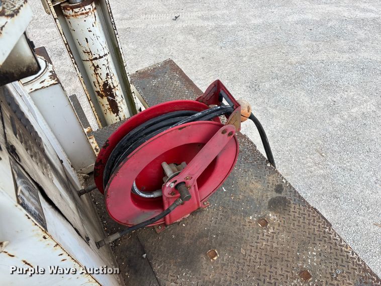 image for item FG0247 2003 International 7400 digger derrick truck