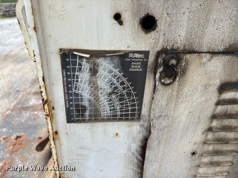 image for item FG0247 2003 International 7400 digger derrick truck