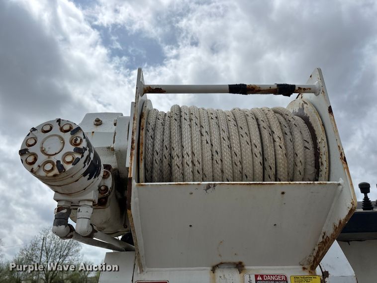 image for item FG0247 2003 International 7400 digger derrick truck