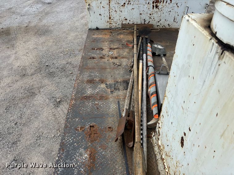 image for item FG0247 2003 International 7400 digger derrick truck