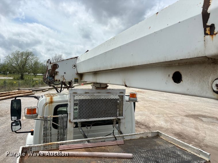 image for item FG0247 2003 International 7400 digger derrick truck