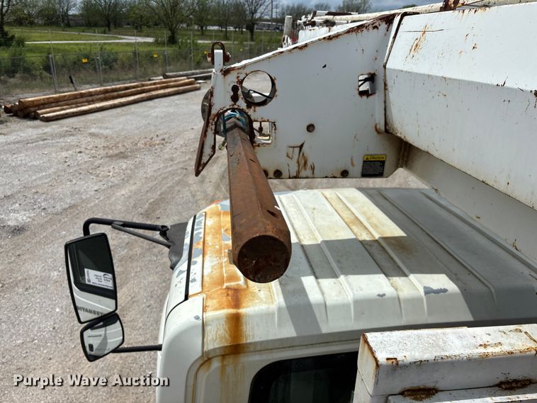 image for item FG0247 2003 International 7400 digger derrick truck