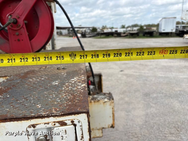 image for item FG0247 2003 International 7400 digger derrick truck