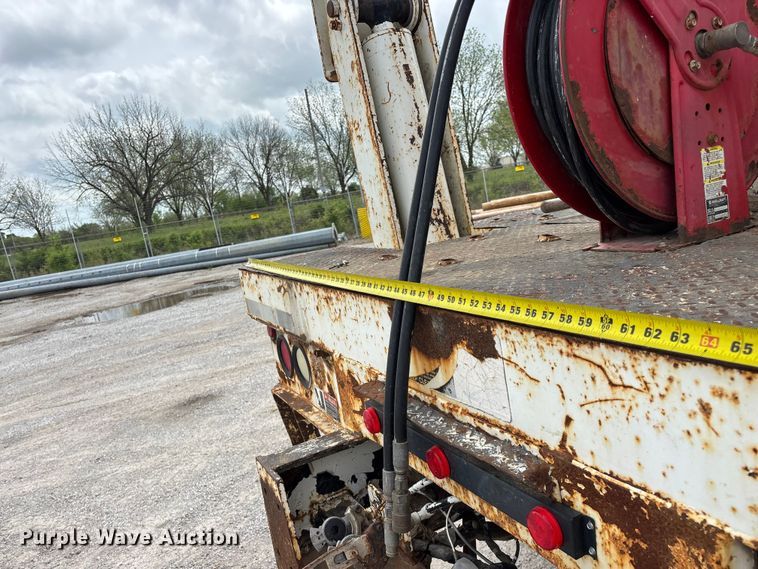 image for item FG0247 2003 International 7400 digger derrick truck