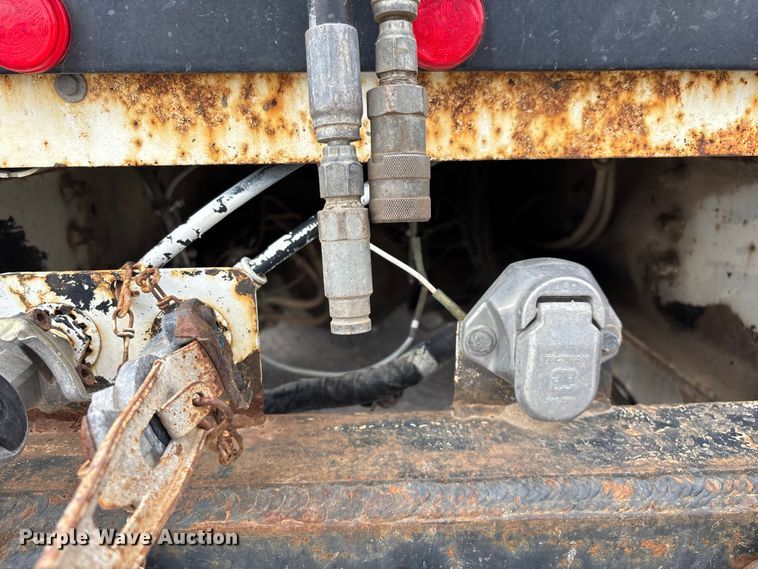 image for item FG0247 2003 International 7400 digger derrick truck