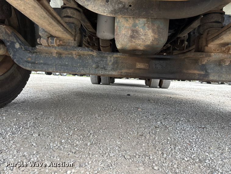 image for item FG0247 2003 International 7400 digger derrick truck