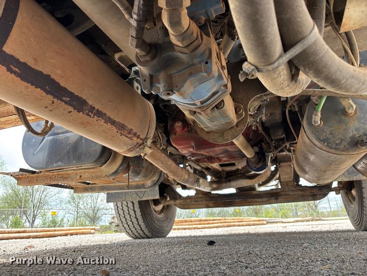 image for item FG0247 2003 International 7400 digger derrick truck